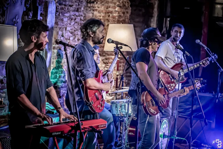 sequito arrogante y beatle tone en una nueva presentacion del ciclo el rock buen puerto.jpeg